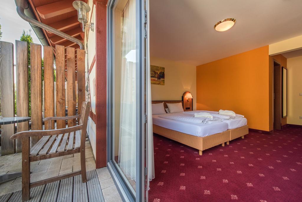 Landhotel Und Gasthof Hirsch Huettenreute Hoßkirch Buitenkant foto