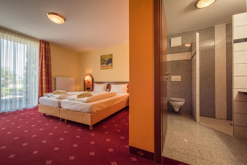 Landhotel Und Gasthof Hirsch Huettenreute Hoßkirch Buitenkant foto