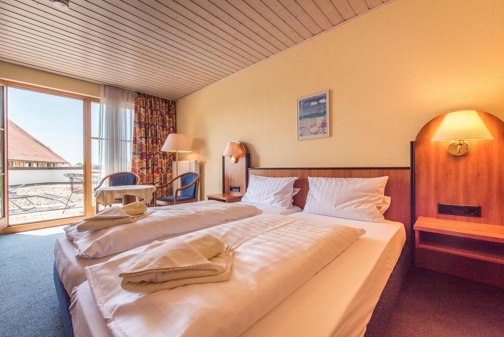 Landhotel Und Gasthof Hirsch Huettenreute Hoßkirch Buitenkant foto