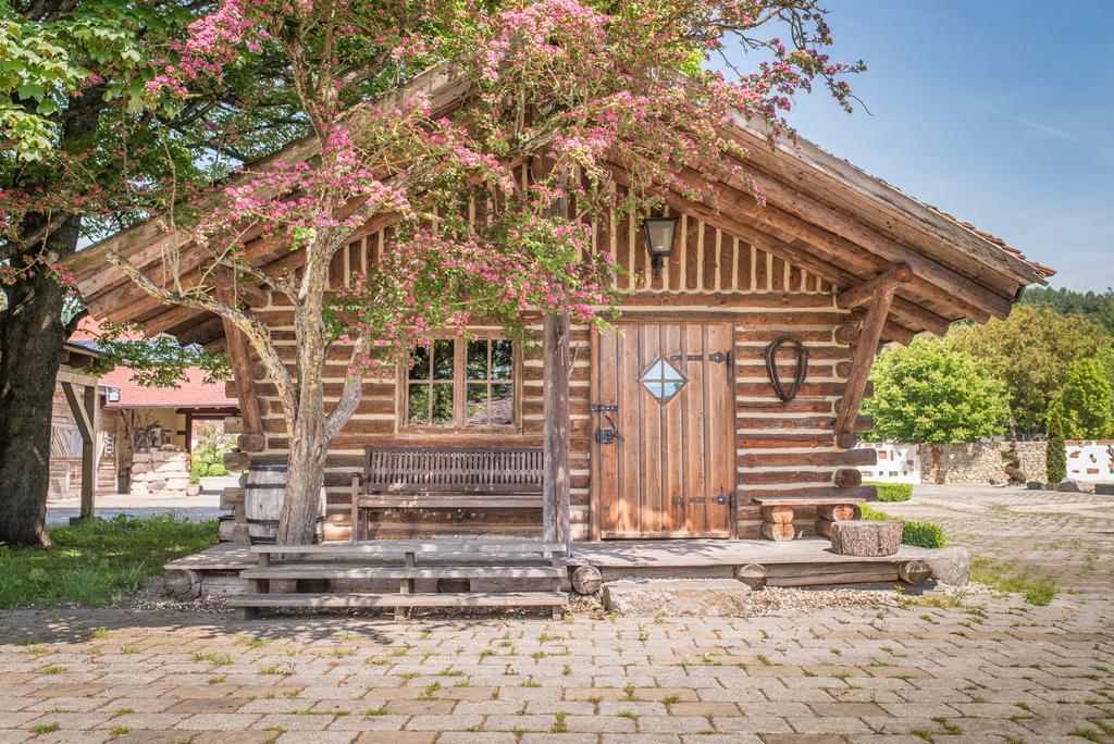 Landhotel Und Gasthof Hirsch Huettenreute Hoßkirch Buitenkant foto