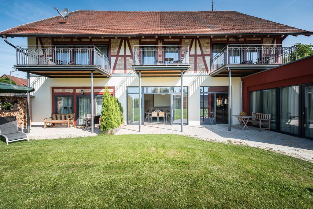 Landhotel Und Gasthof Hirsch Huettenreute Hoßkirch Buitenkant foto
